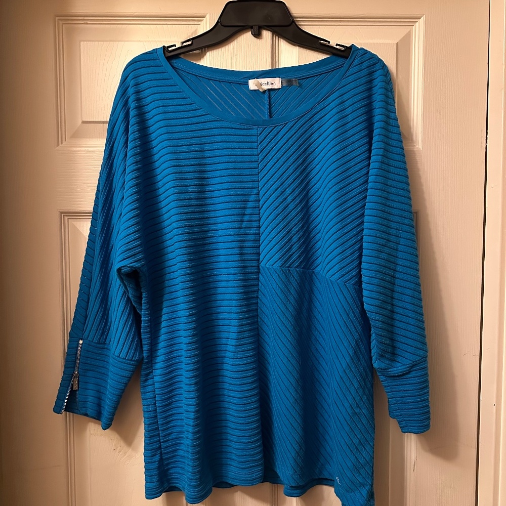 Calvin Klein || Size XL || Blue Sweater/Blouse w/ Zippers on the Sleeves